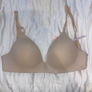VS lightly lined t-shirt bra, size 34B
